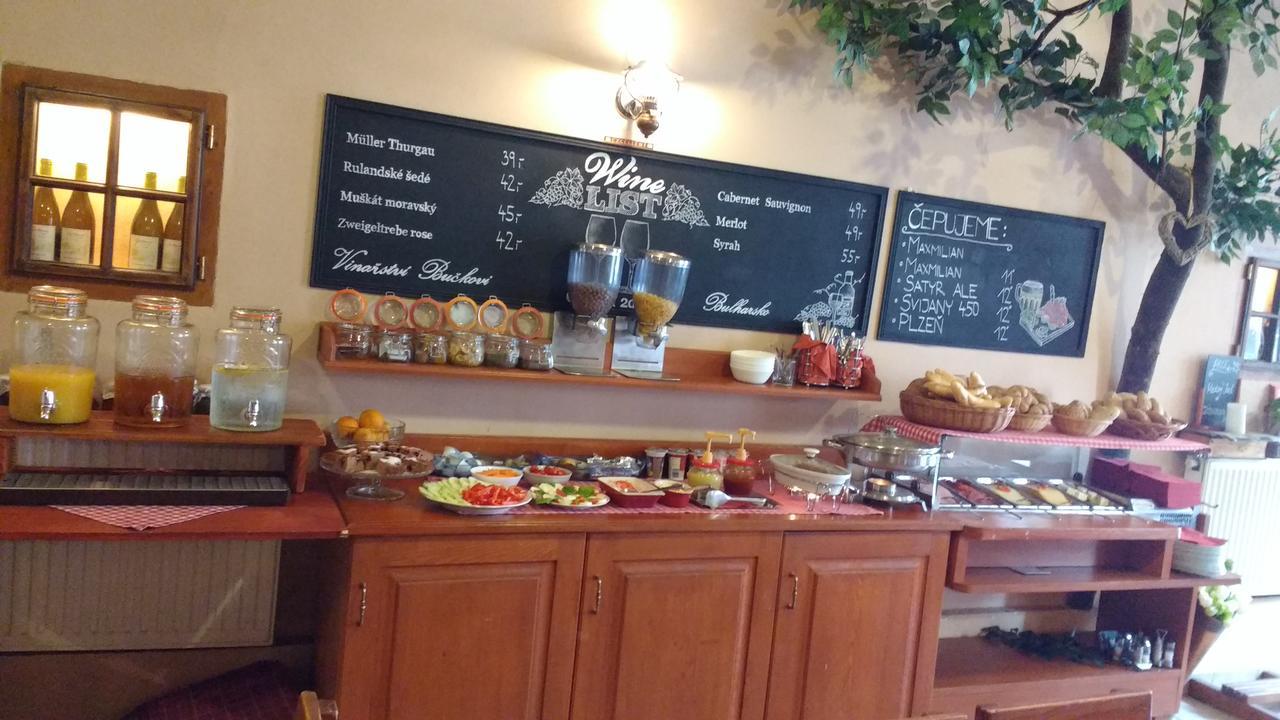 Hotel Excellent Kroměříž Екстериор снимка