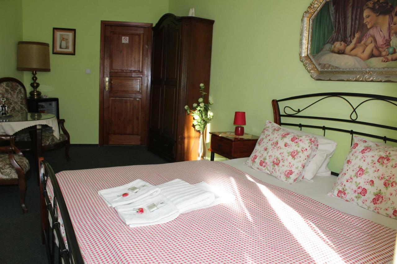 Hotel Excellent Kroměříž Екстериор снимка