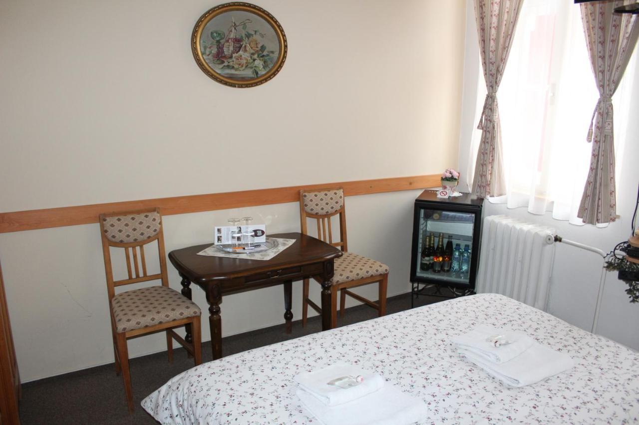 Hotel Excellent Kroměříž Екстериор снимка