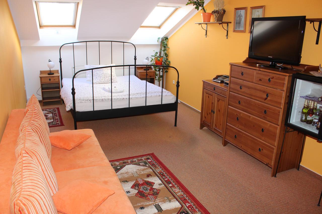 Hotel Excellent Kroměříž Екстериор снимка