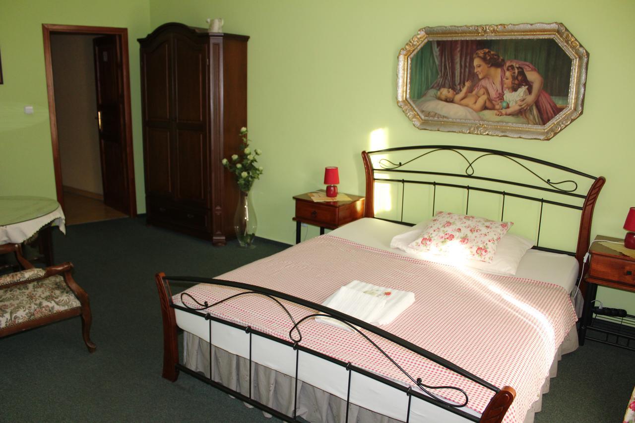 Hotel Excellent Kroměříž Екстериор снимка